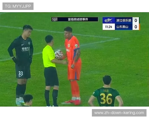 川超联赛现争议冲突,主队球员飞踹裁判,观众高喊黑哨